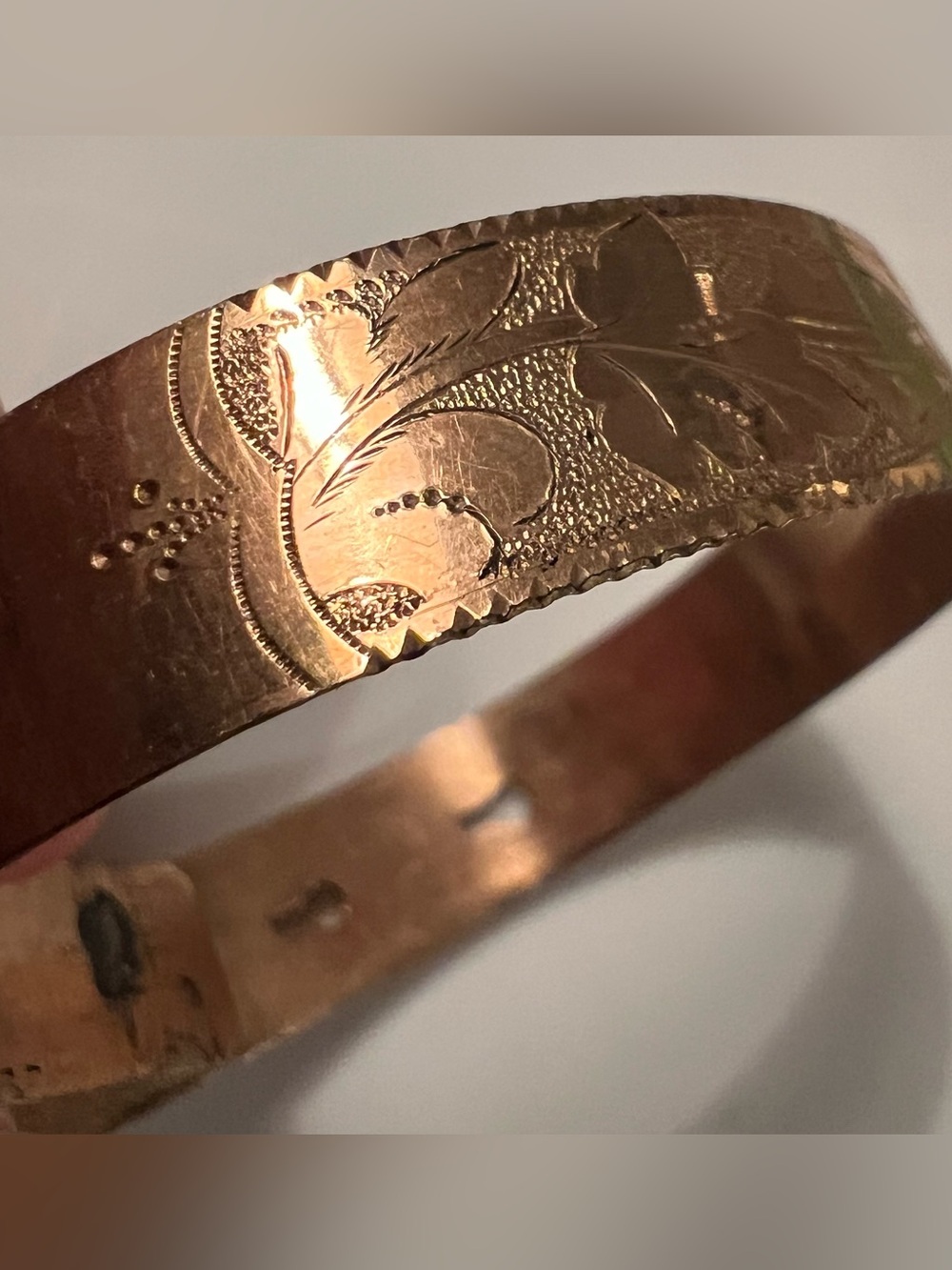 Rose Gold color Authentic vintage Etched “Victorian belt” Bracelet as-is Bangle - Picture 3 of 14